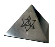   Sungit piramis tr tiszttshoz, 10x10 cm (eredetisget igazol certifikttal) POLROZOTT, LZERGRAVROZOTT MERKABA SZIMBLUMMAL